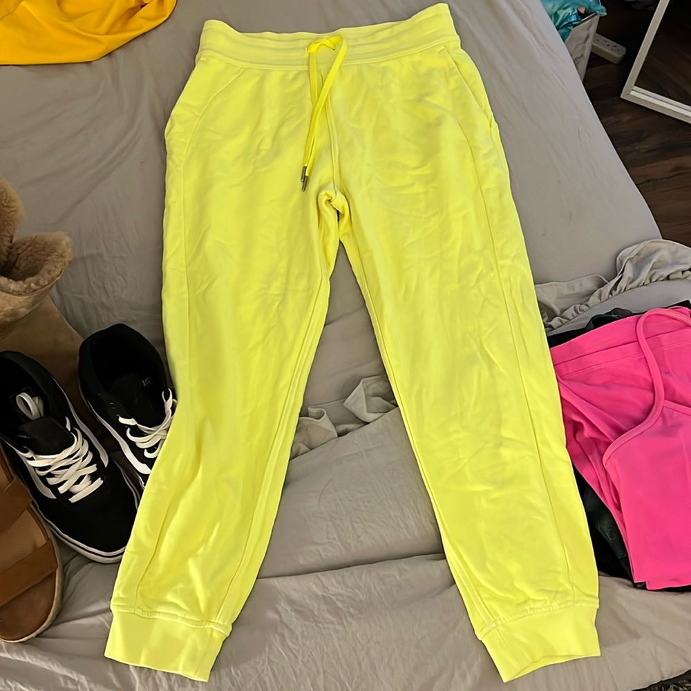 Lulu🍋 Neon yellow jogger